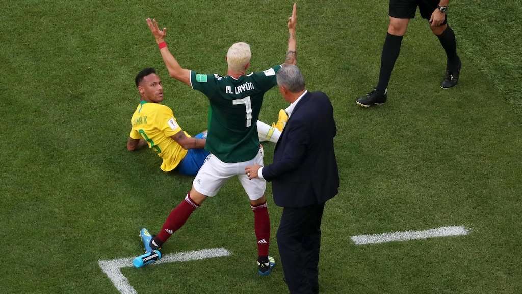 Neymar được FIFA chống lưng để diễn kịch thô thiển