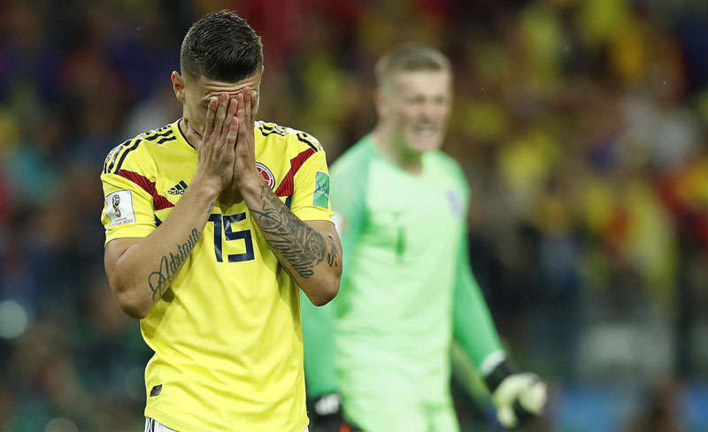 Uribe ôm mặt thất vọng sau khi đá hỏng 11m