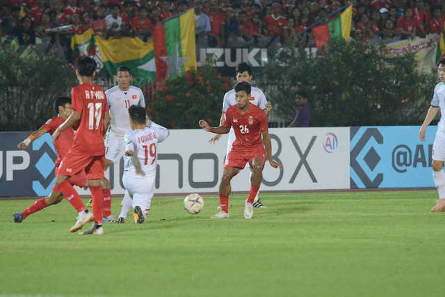 Quang Hải đã bỏ lỡ nhiều cơ hội ghi bàn trước Myanmar