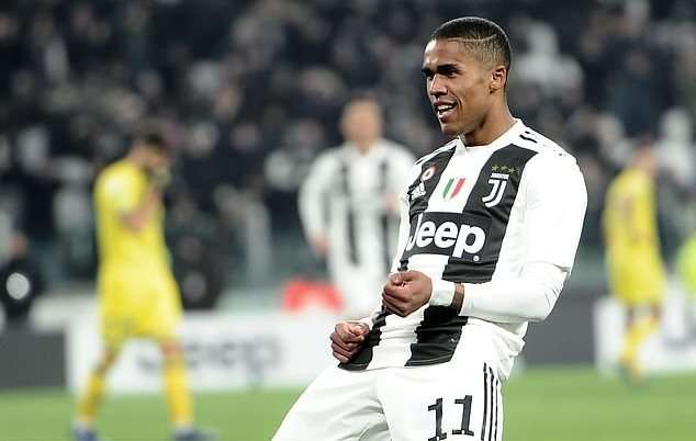 Douglas Costa châm ngòi cho chiến thắng "3 sao" của Juventus.
