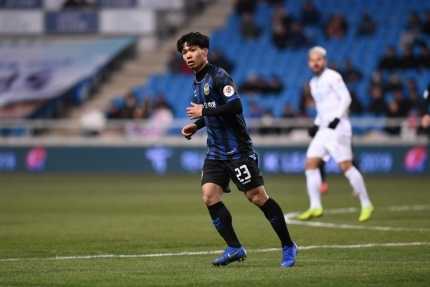 HLV Incheon United: "Tôi vẫn chưa biết xếp Công Phượng chơi ở vị trí nào"