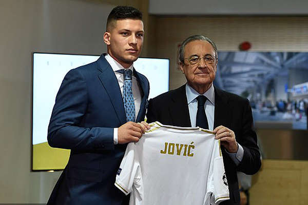 Luka Jovic và chủ tịch Perez