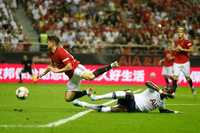 Pha bóng phạm lỗi của Sissoko với Daniel James khiến HLV Pochettino phải xấu hổ và xin lỗi thay