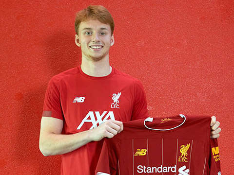 Sepp van den Berg, chỉ mới 17 tuổi khi cập bến Anfield