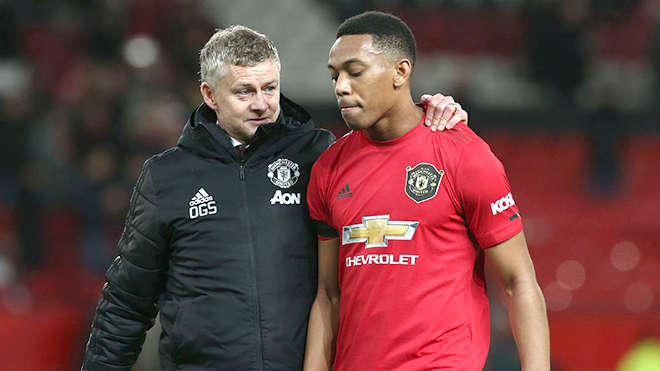 HLV Solskjaer phải tìm ra các giải pháp để Martial không bị cô lập ở hàng công, trong khi tuyến giữa phải được điều chỉnh để phục vụ Bruno Fernandes