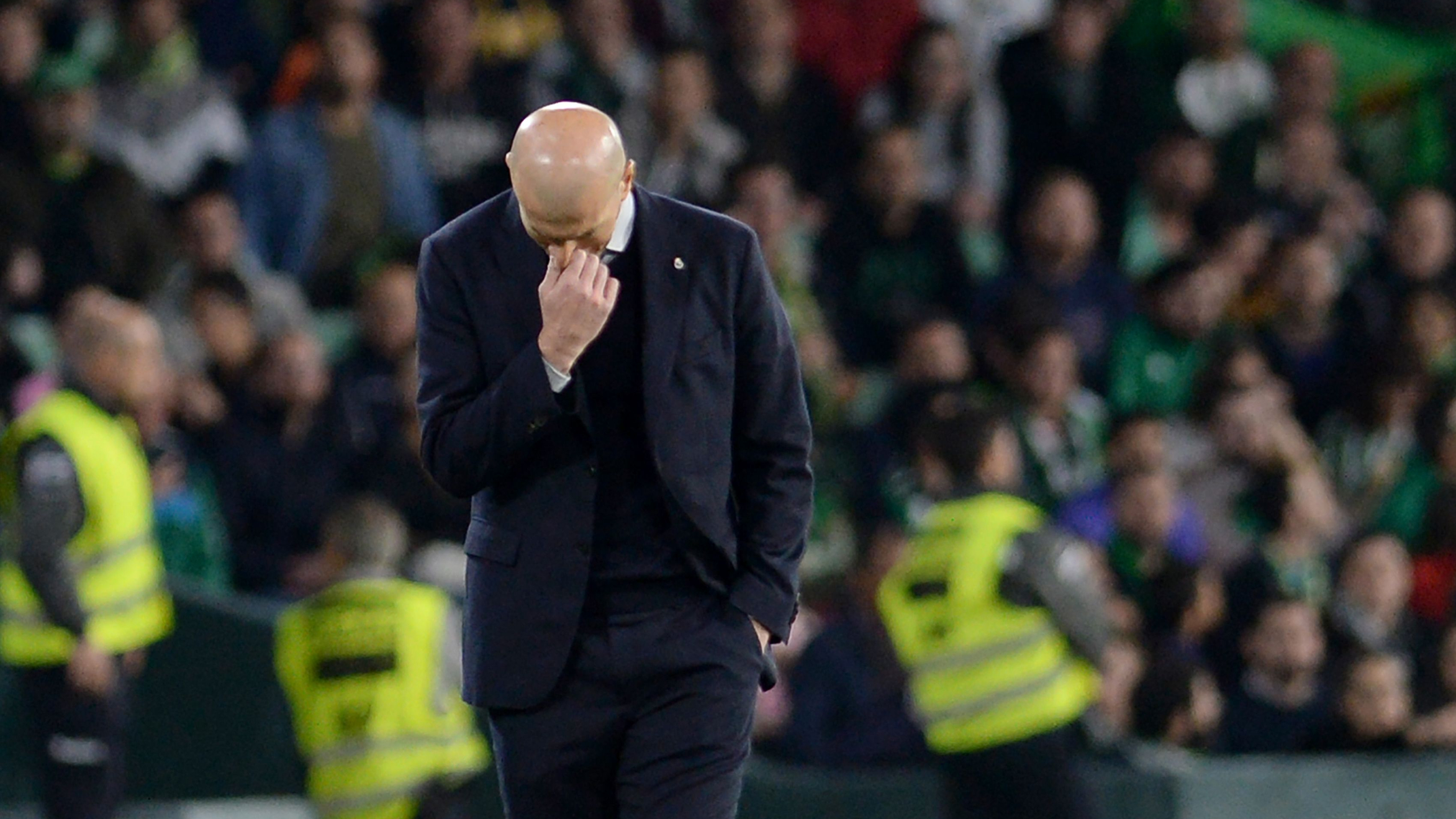 Chết vào phút cuối, virus gây đau đầu mới của Zidane